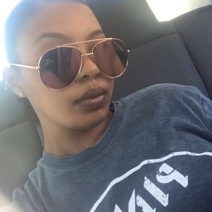 Meet your Posher, Leeah